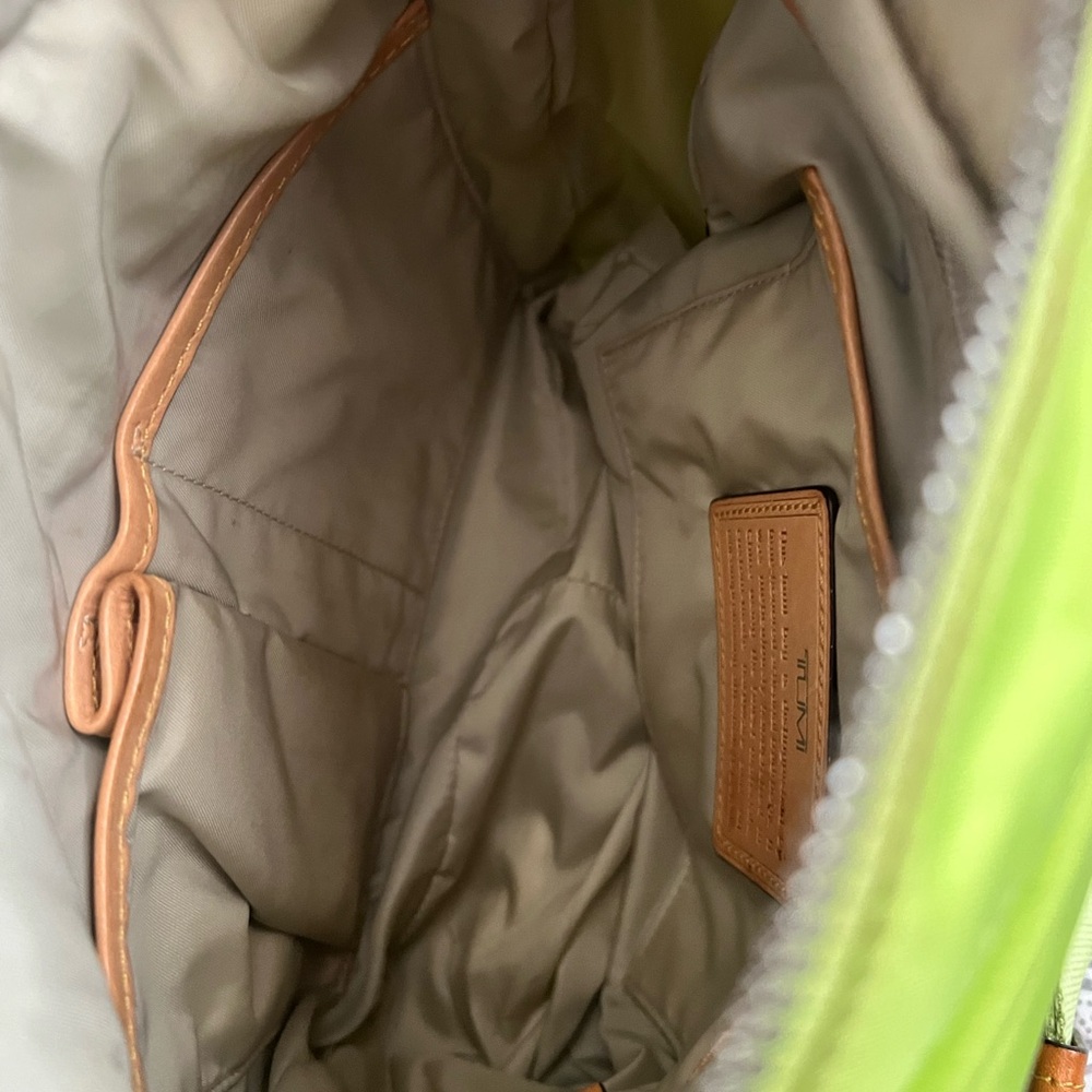 Tumi Crossbody Bag Purse Green Nylon Wide Adjustable Strap Pockets Leather Trim - Picture 6 of 12